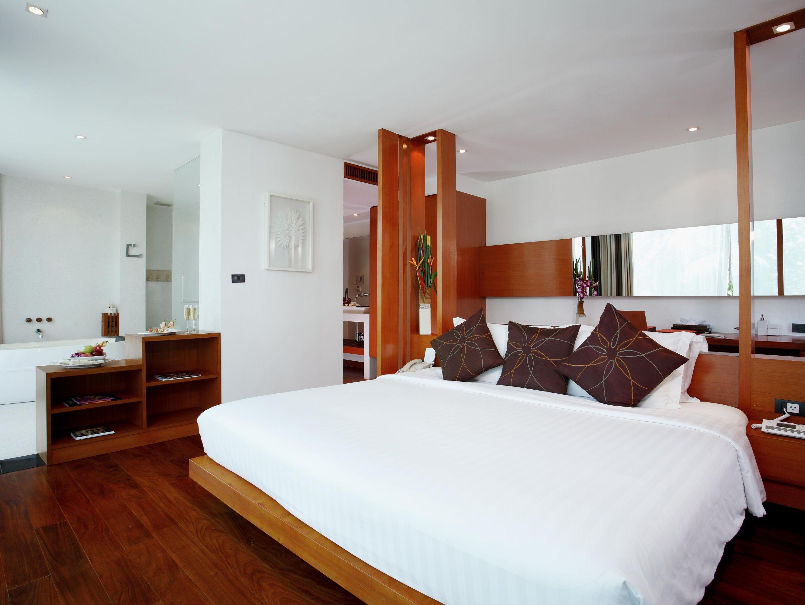 La Flora Resort Patong Екстериор снимка