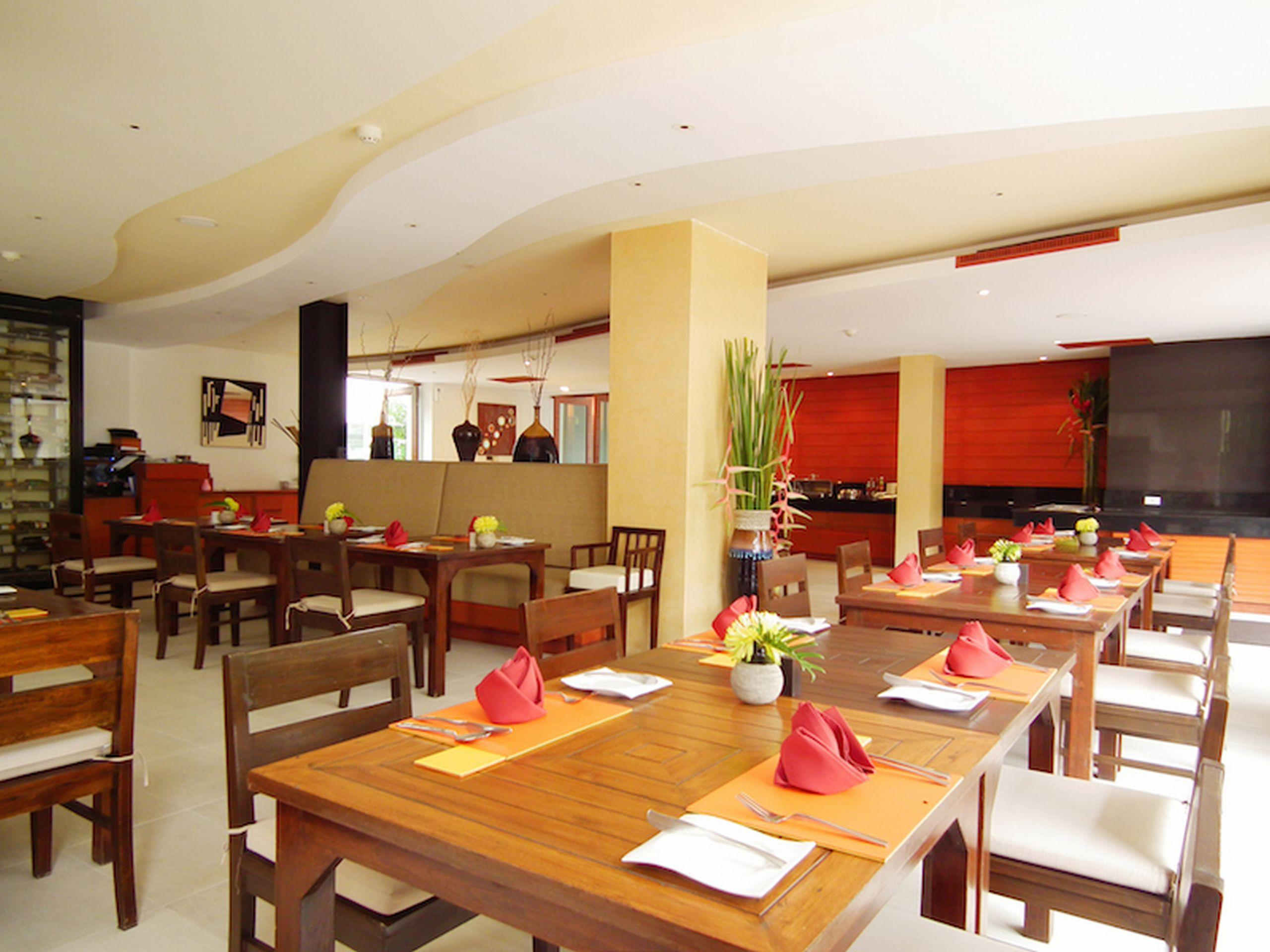 La Flora Resort Patong - Sha Extra Plus Ресторант снимка