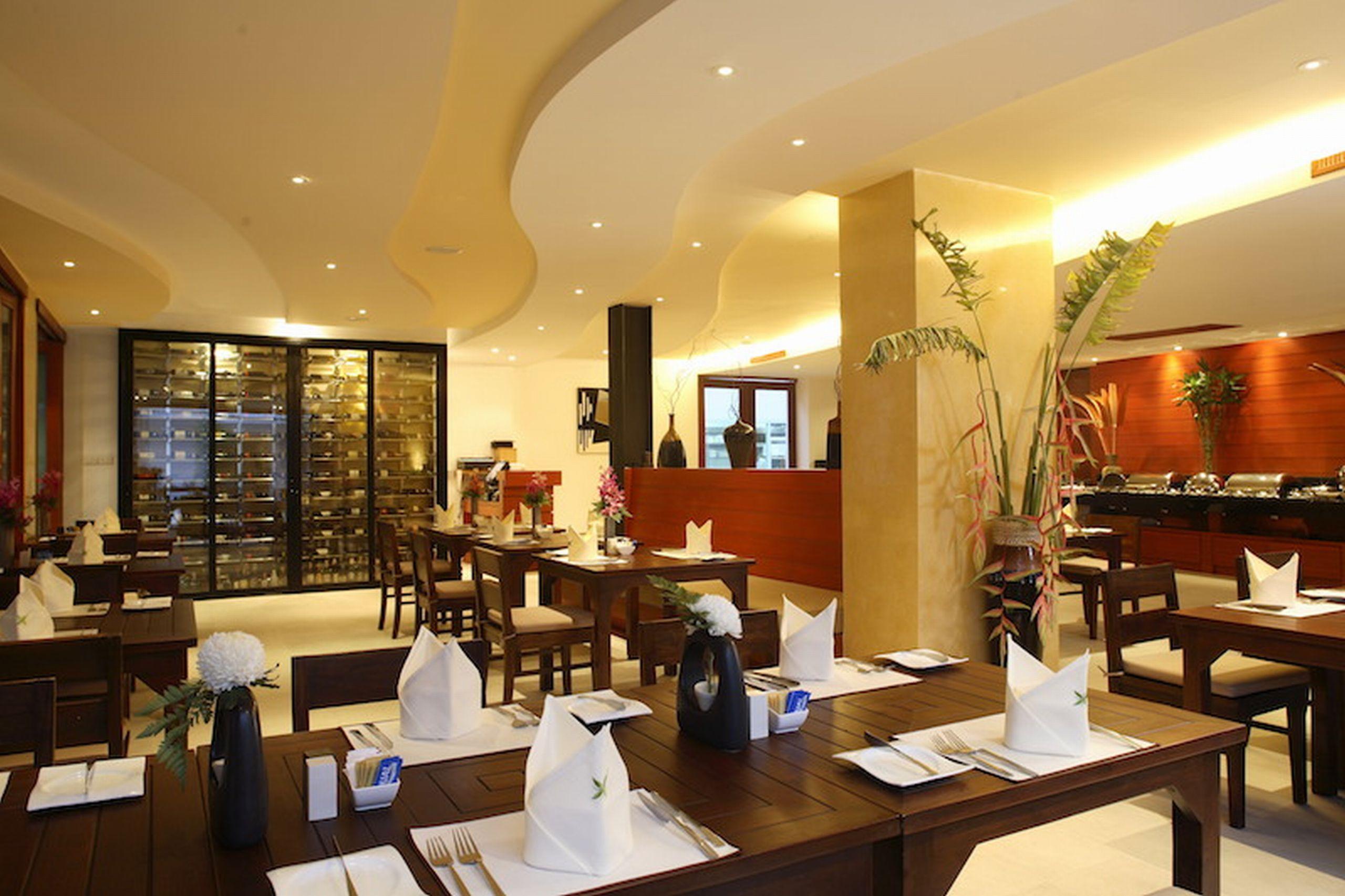 La Flora Resort Patong - Sha Extra Plus Ресторант снимка