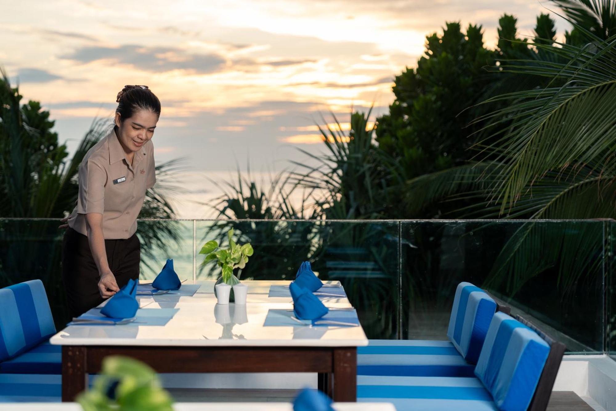 La Flora Resort Patong Екстериор снимка