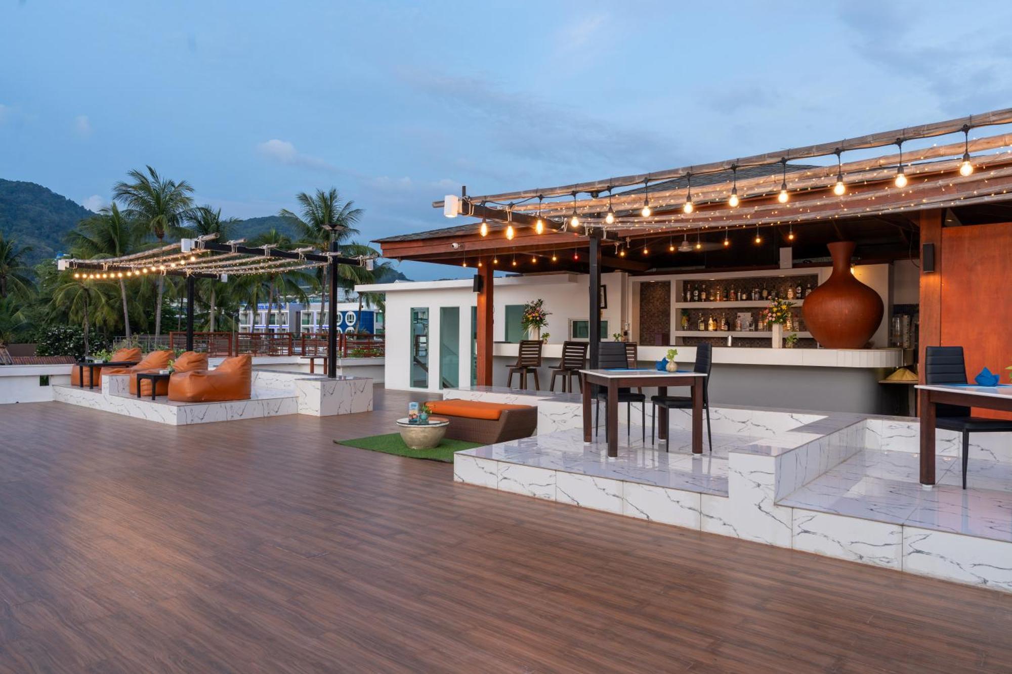 La Flora Resort Patong Екстериор снимка