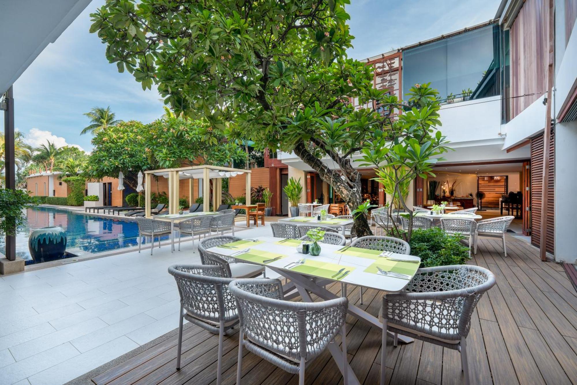 La Flora Resort Patong Екстериор снимка