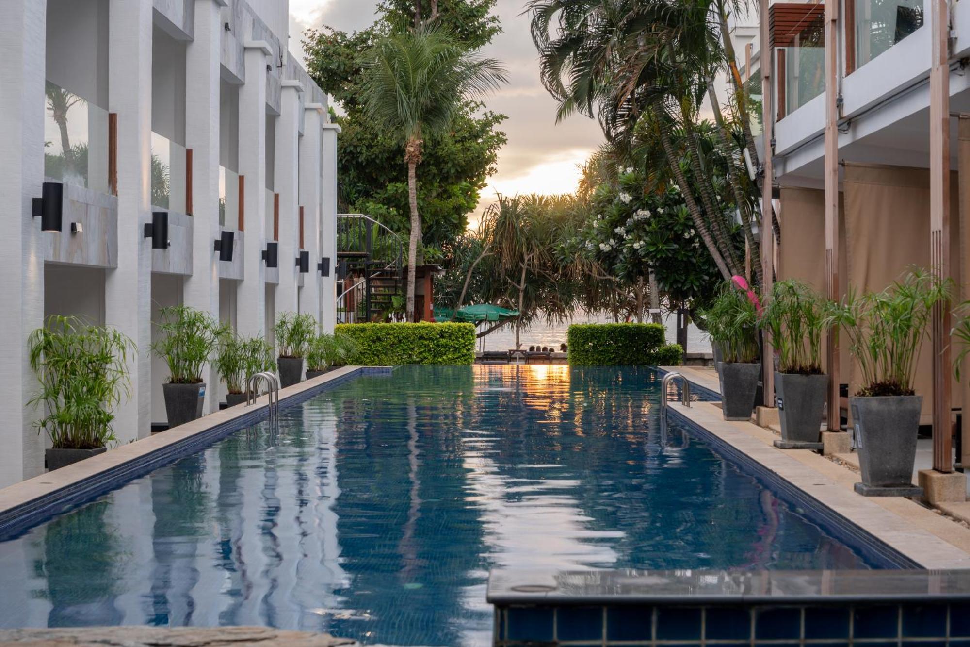 La Flora Resort Patong Екстериор снимка