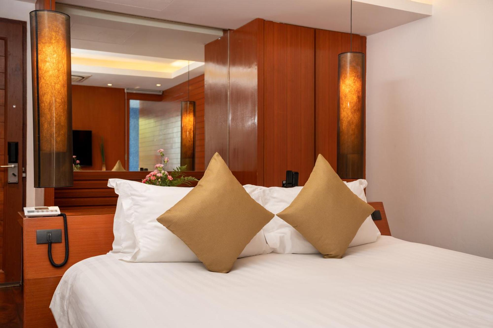 La Flora Resort Patong Екстериор снимка
