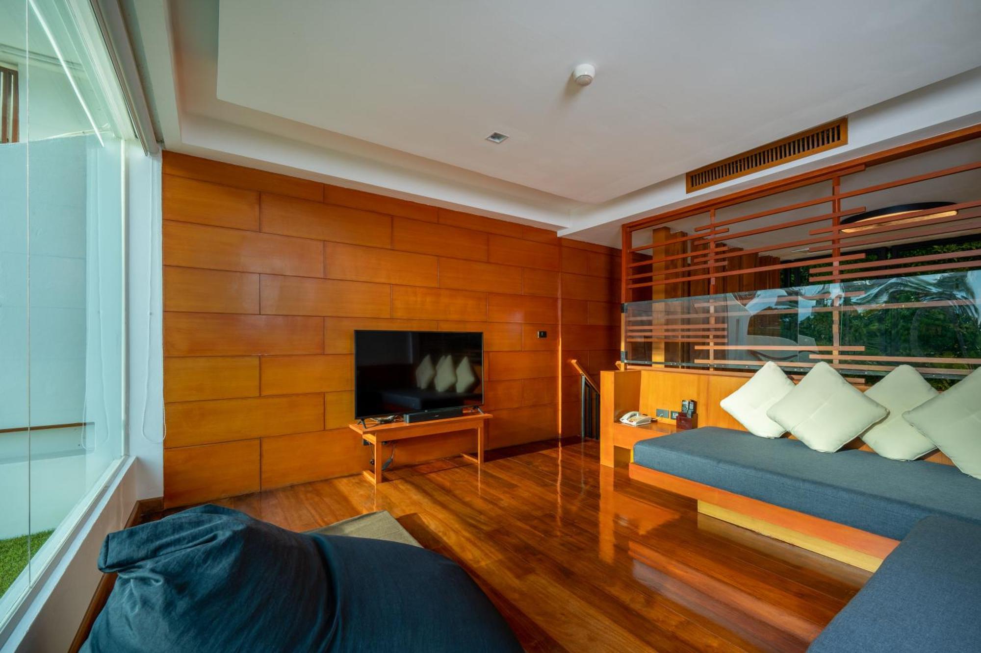 La Flora Resort Patong Екстериор снимка