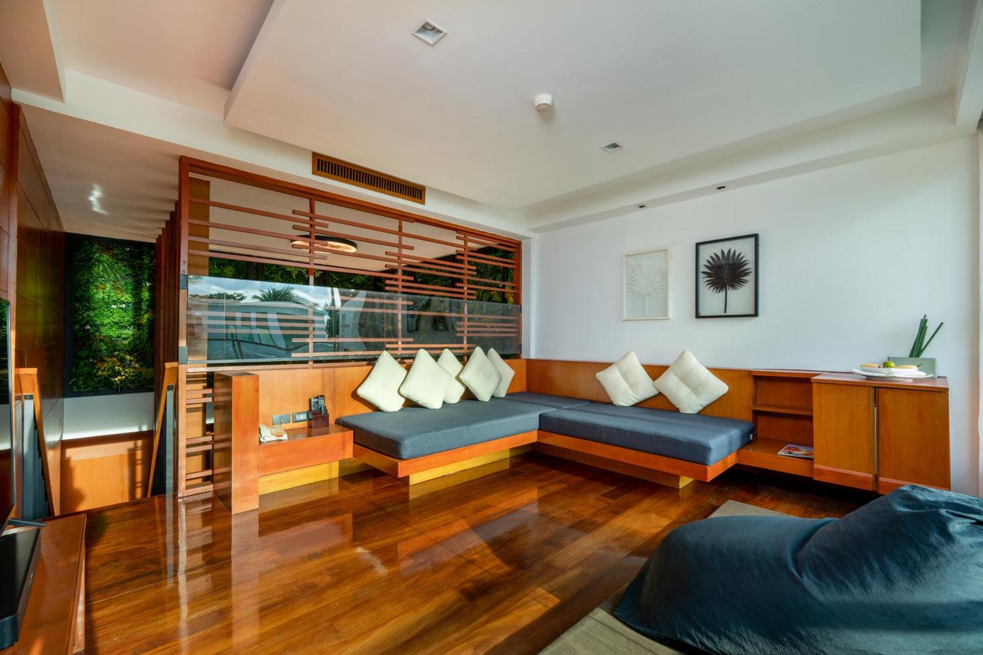 La Flora Resort Patong Екстериор снимка