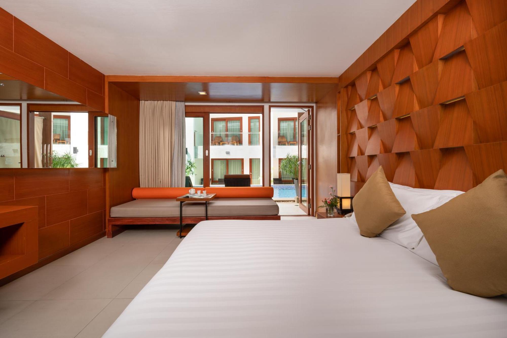 La Flora Resort Patong Екстериор снимка